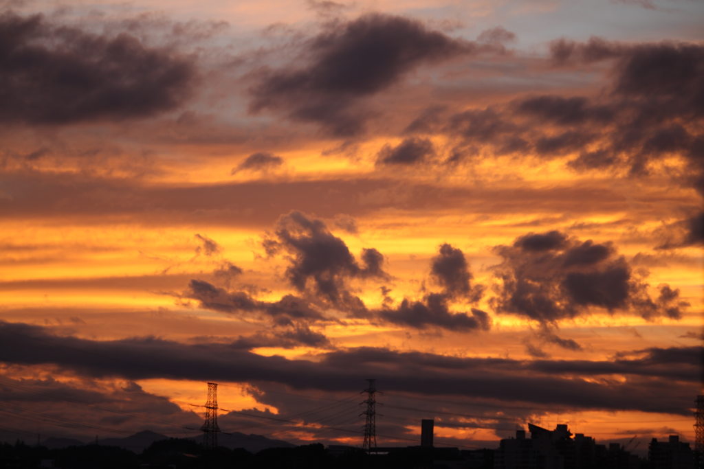 夕日に輝く雲たち