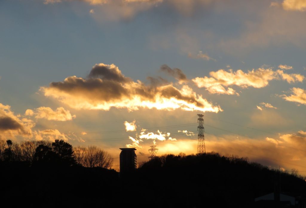 綺麗でシンプルな夕日です。